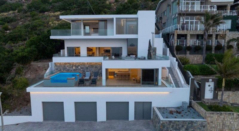 4 Bedroom Property for Sale in Mossel Bay Central Western Cape